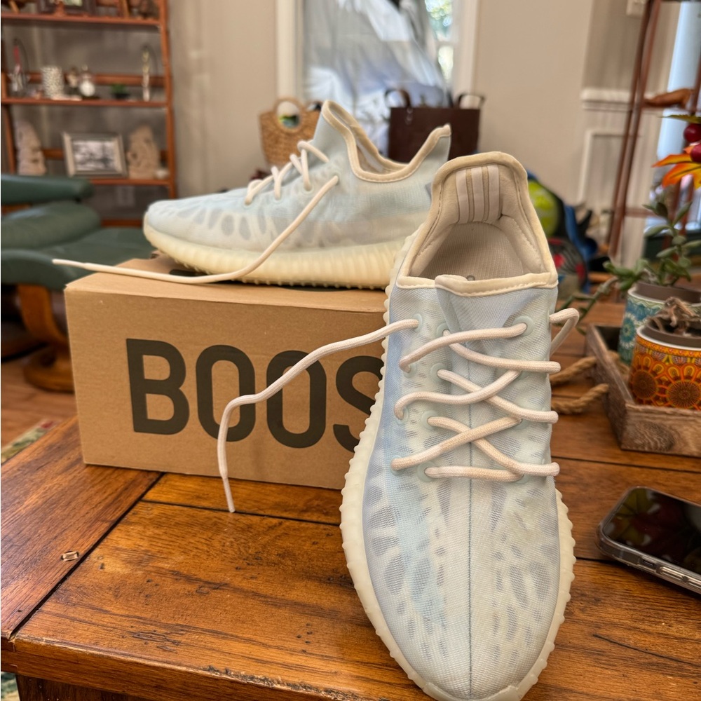 Size 6.5 - adidas Yeezy Boost 350 V2 Mono Ice - Picture 4 of 4